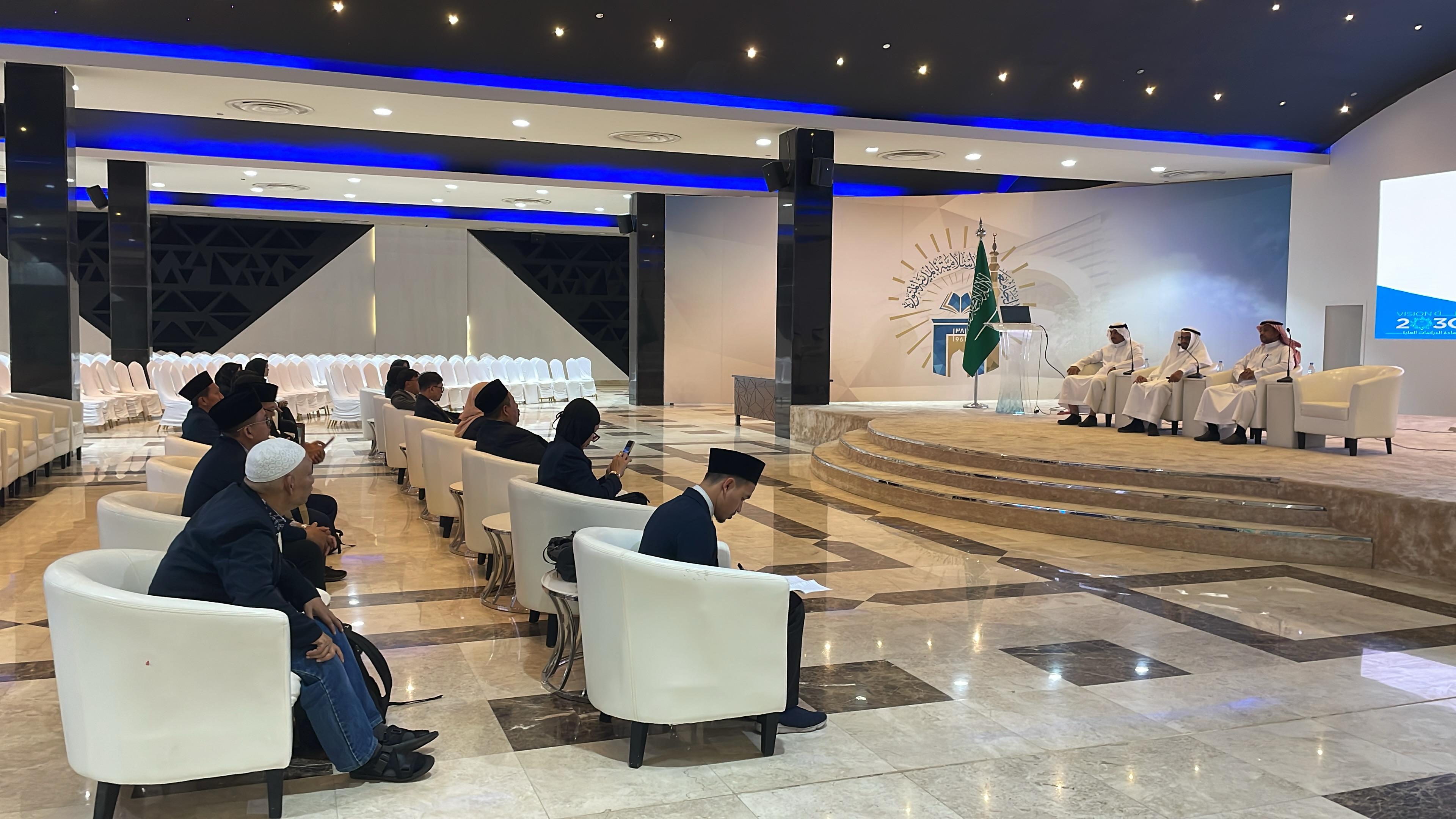 استقبلت الجامعة الإسلامية وفداً من جامعة مولانا مالك الإسلامية الحكومية من جمهورية إندونيسيا.